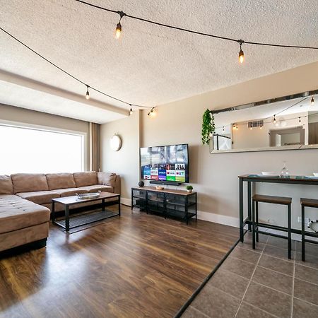 Rustic & Rogers Place, Free Parking! Apartment Edmonton Exterior photo