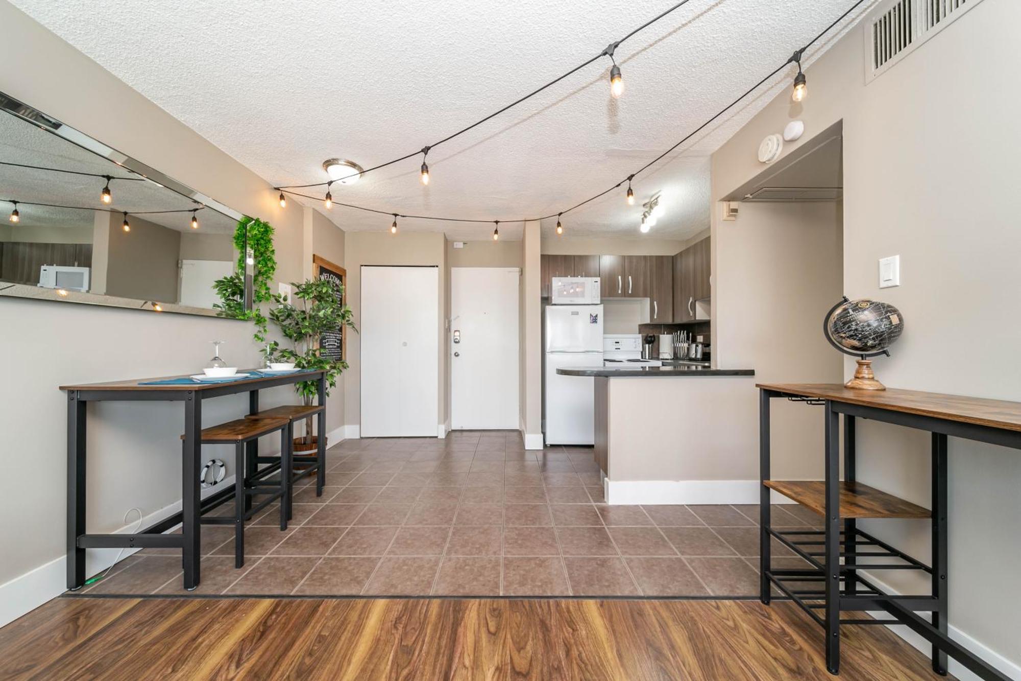 Rustic & Rogers Place, Free Parking! Apartment Edmonton Exterior photo