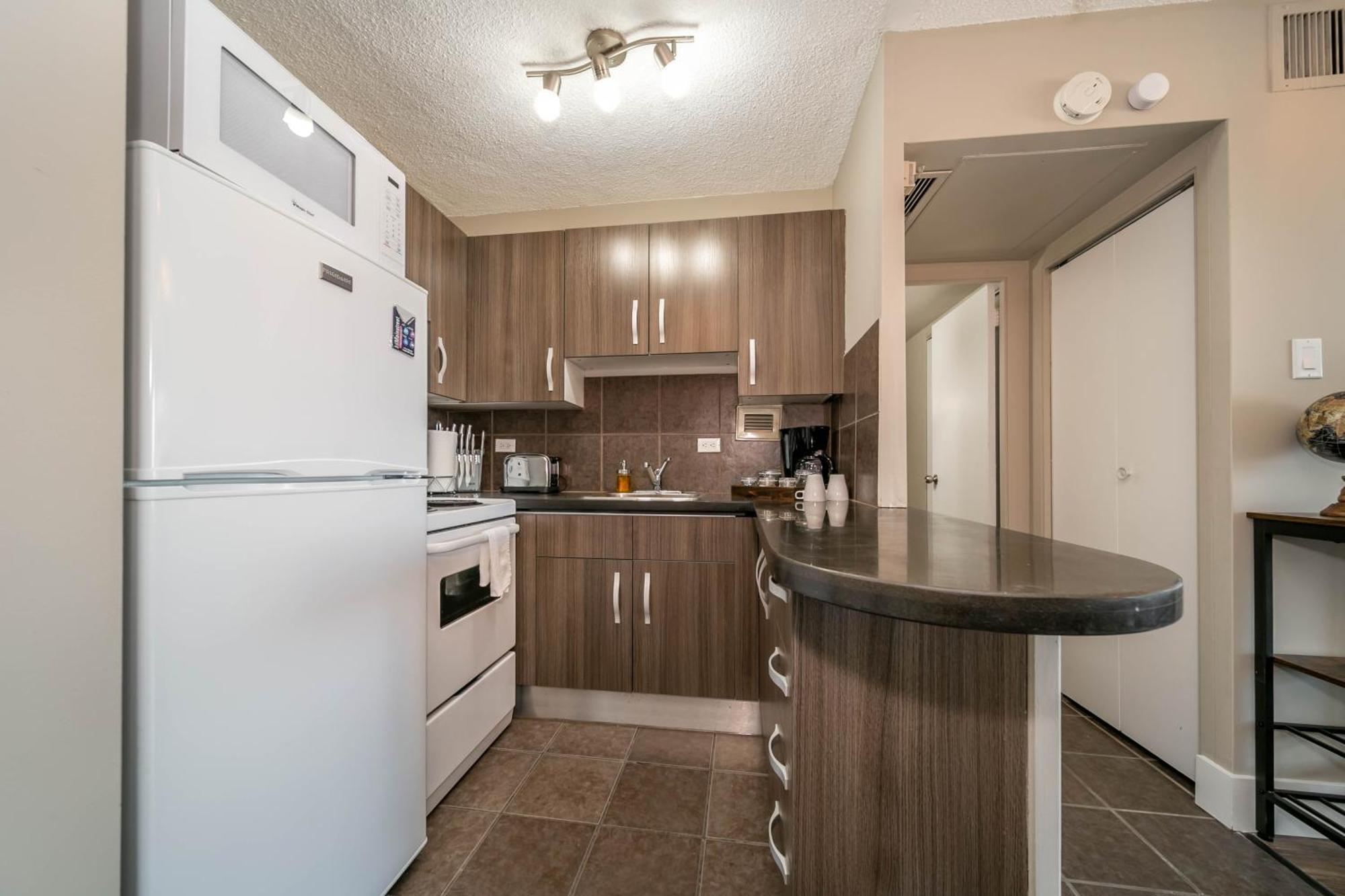 Rustic & Rogers Place, Free Parking! Apartment Edmonton Exterior photo