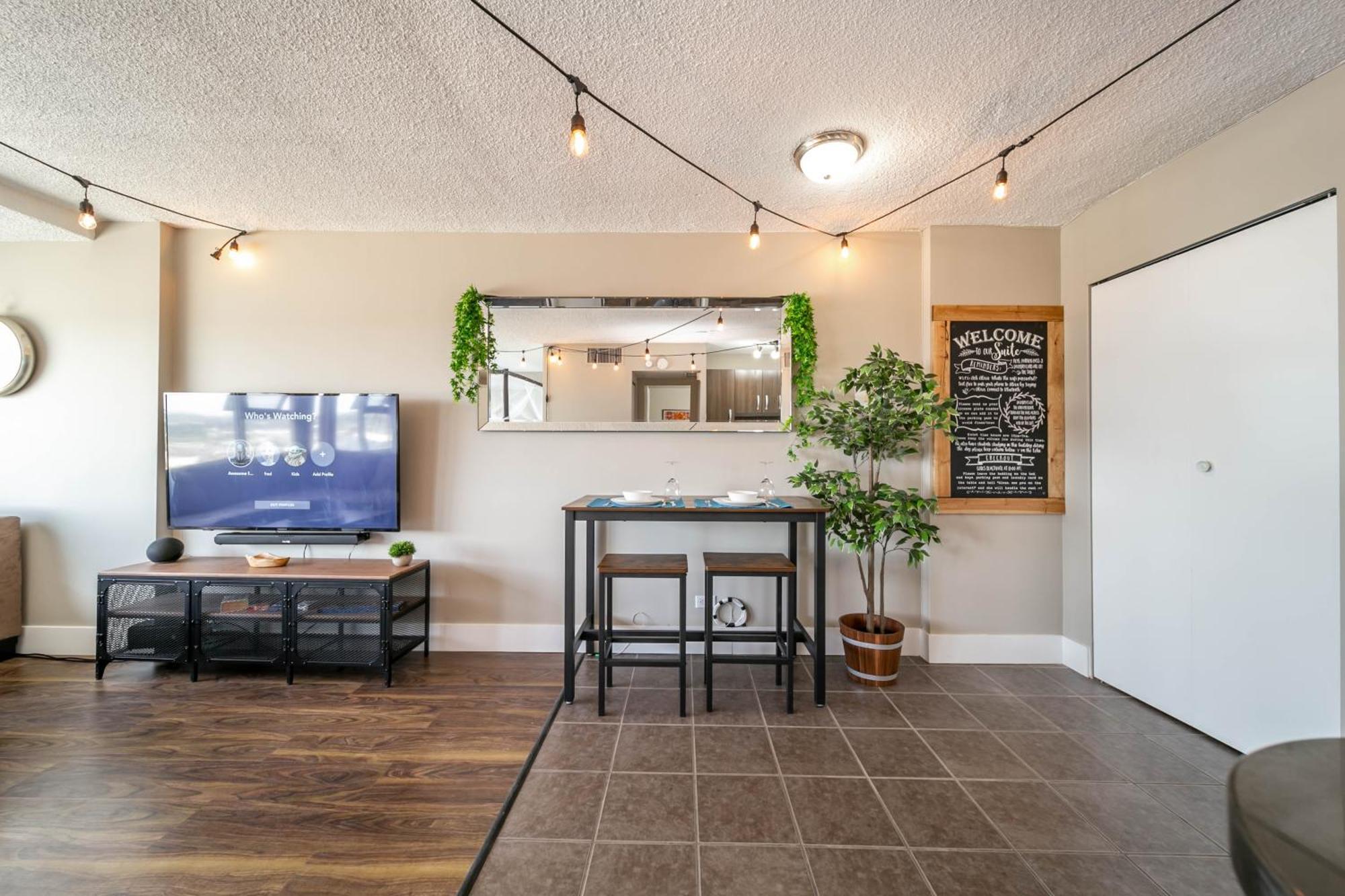 Rustic & Rogers Place, Free Parking! Apartment Edmonton Exterior photo