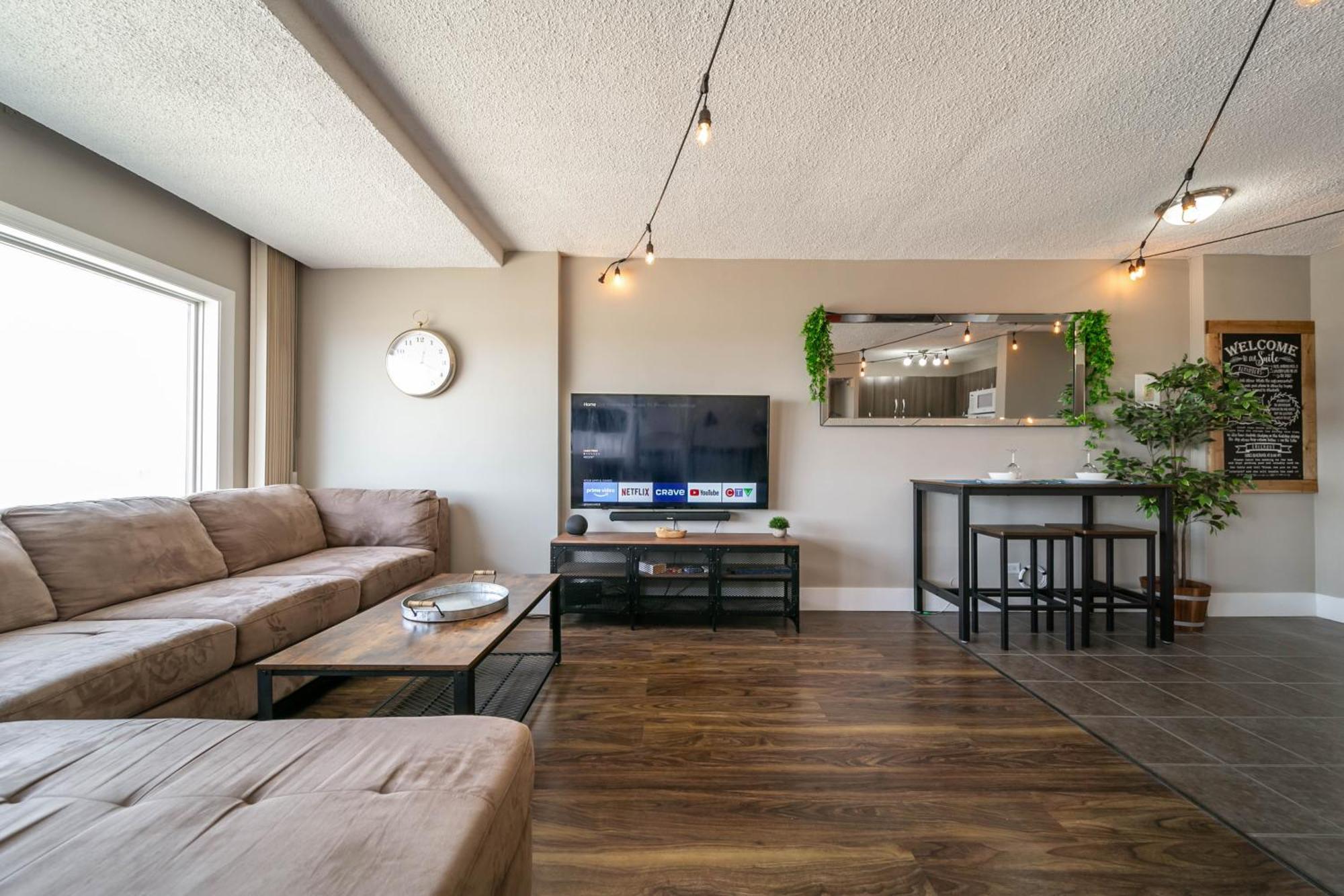 Rustic & Rogers Place, Free Parking! Apartment Edmonton Exterior photo