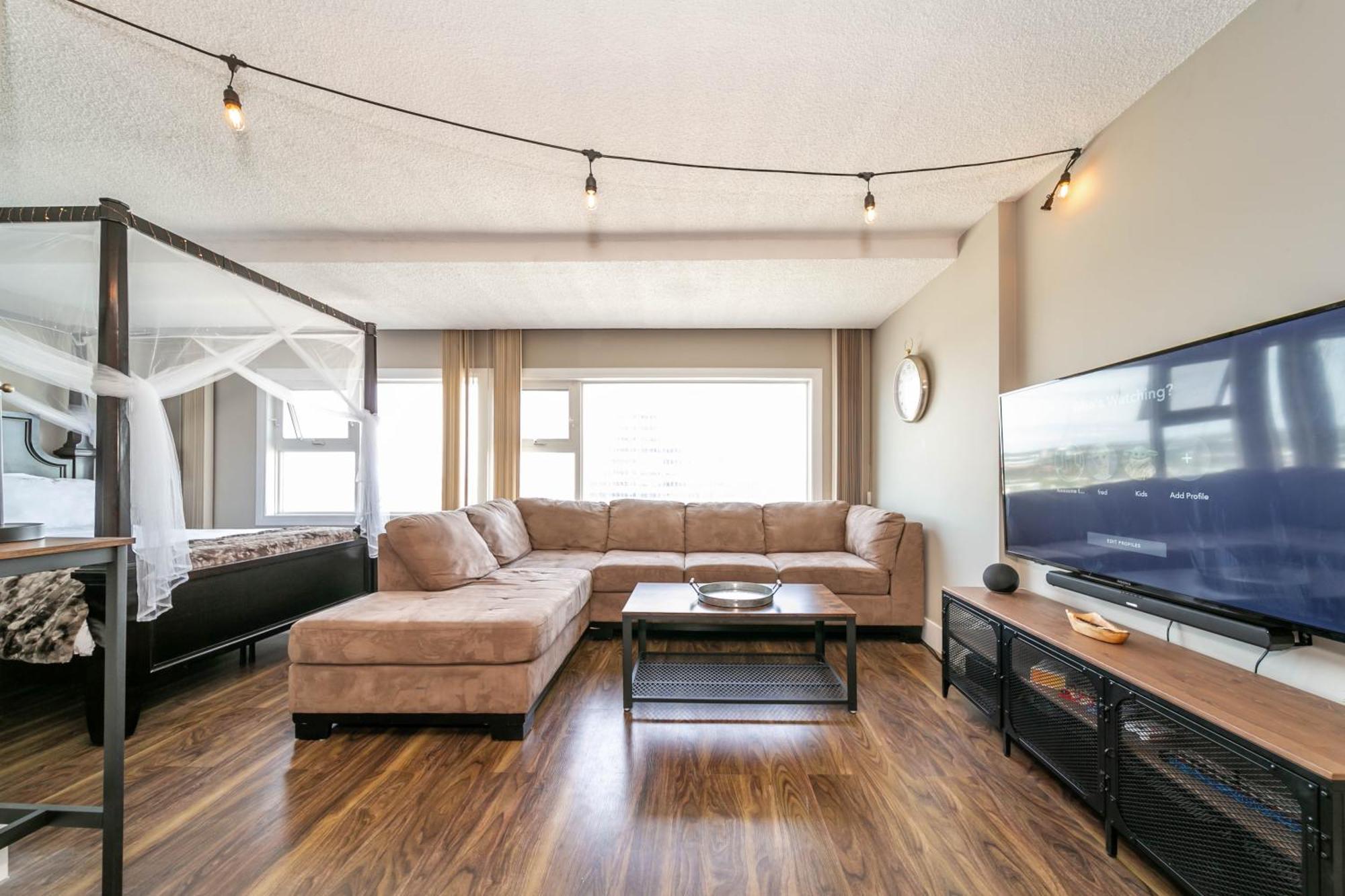 Rustic & Rogers Place, Free Parking! Apartment Edmonton Exterior photo